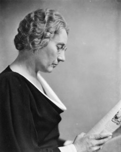 Agnes Campbell Macphail fut la première femme élue à la Chambre des Communes en 1921 Photo : Yousuf Karsh (1934), Bibliothèque et Archives Canada 