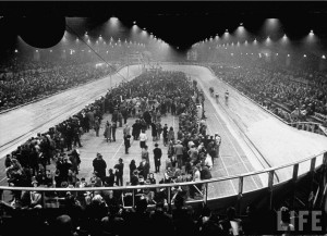 Détention massive de juifs au Vélodrome d'hiver de Paris (1942) Source : LIFE 