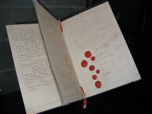 Document original de la convention tel qu'exposé au Musée international de la Croix-Rouge et du Croissant rouge. Photo : Kevin quinn (2005)
