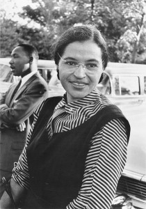 Rosa Parks et le pasteur Martin Luther King. Photo anonyme (1955) Source : USIA