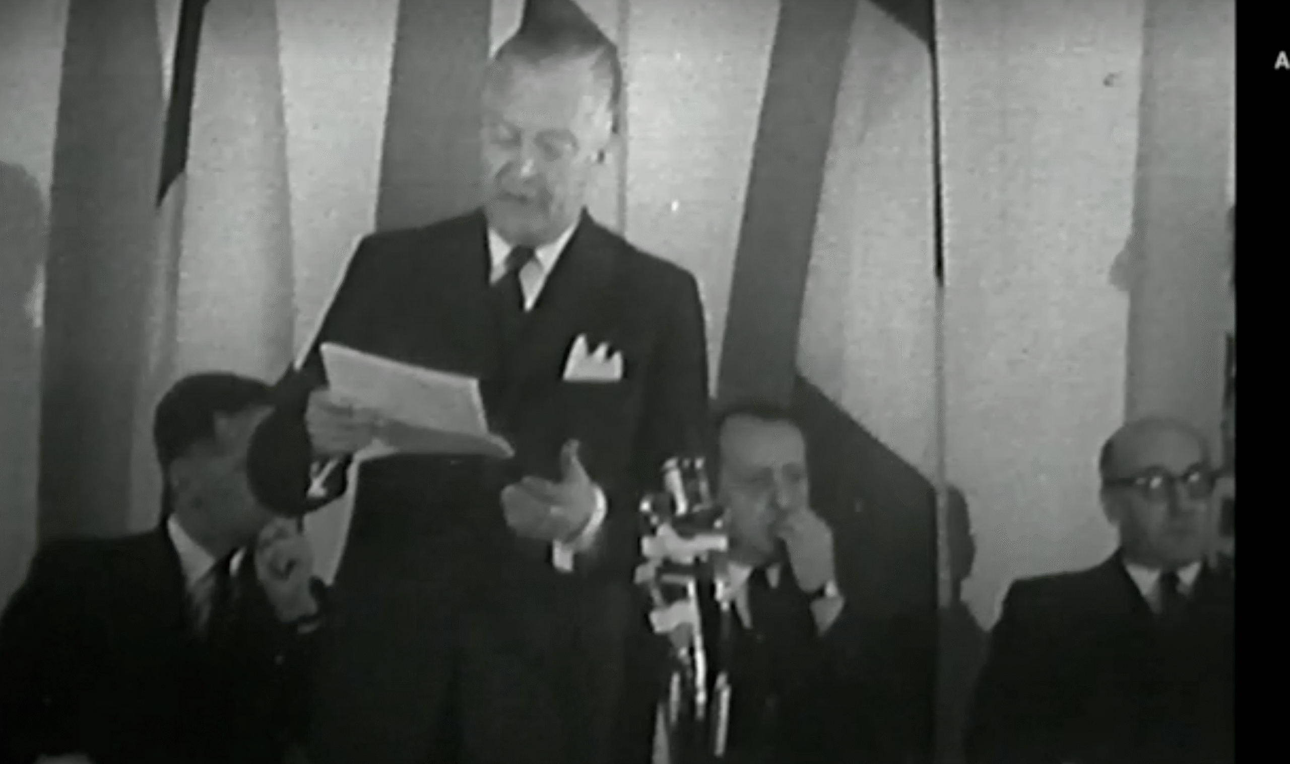 5 octobre 1961  Le premier ministre Jean Lesage inaugure la Maison du Québec à Paris