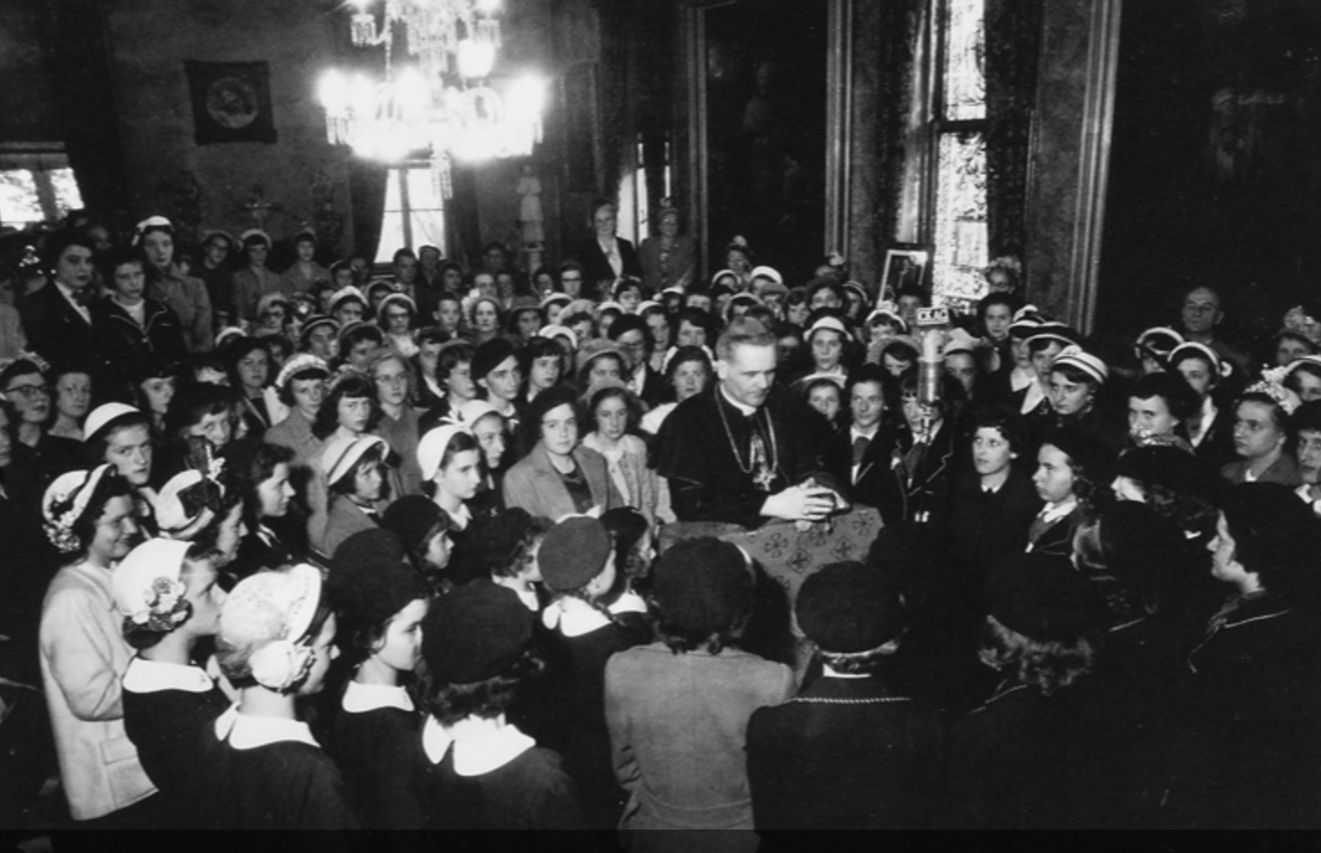 1er octobre 1950Début du Chapelet en famille à CKAC